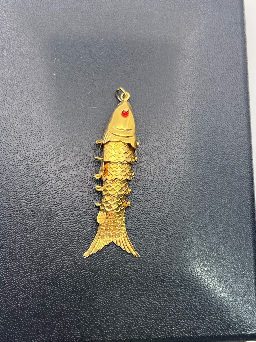 Articulated movable fish gold tone red eyes pendant for necklace vintage - Picture 7 of 14